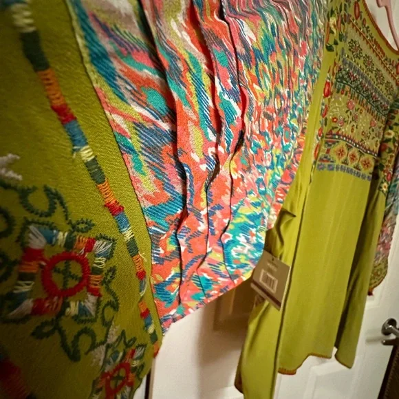 Brand new John Marks top. It’s called “Fresh Produce”, size 2X, never worn. - Picture 4 of 4